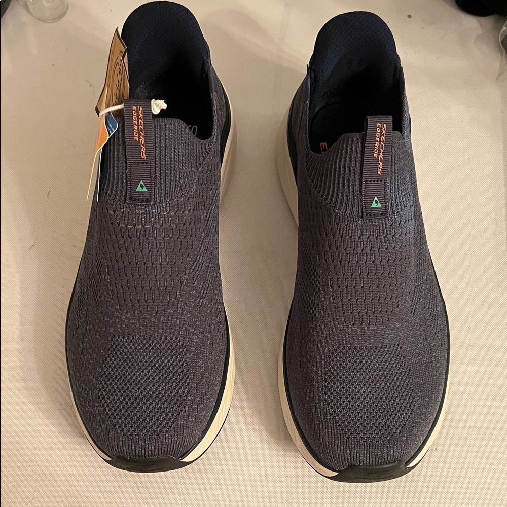 NWT Men's Skechers hands free Slip-ins relaxed fit Sneakers NEW Size 9